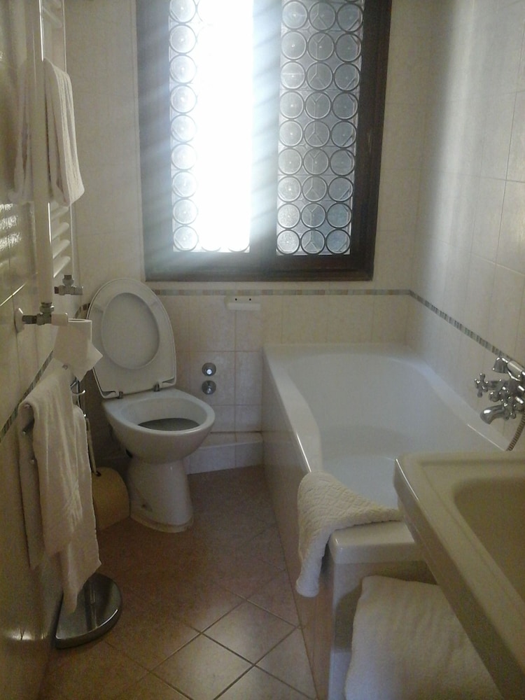 Single Room, 1 Twin Bed, Private Bathroom photo 3