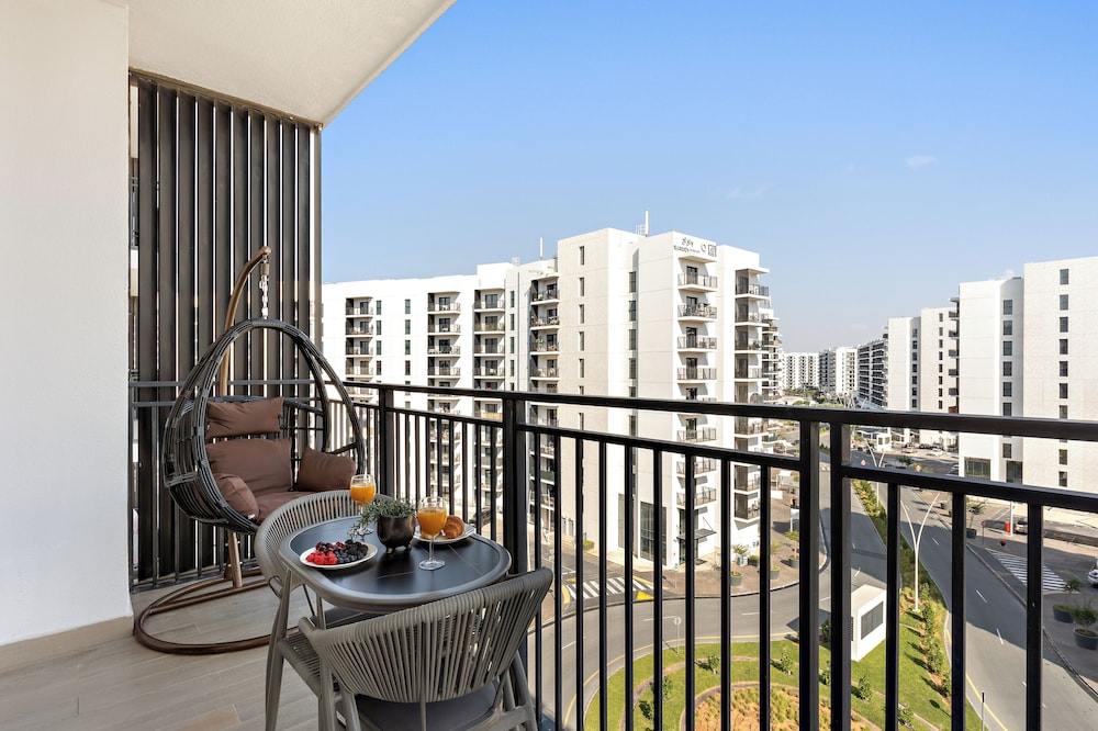 Junior Apartment, Balcony, Courtyard View