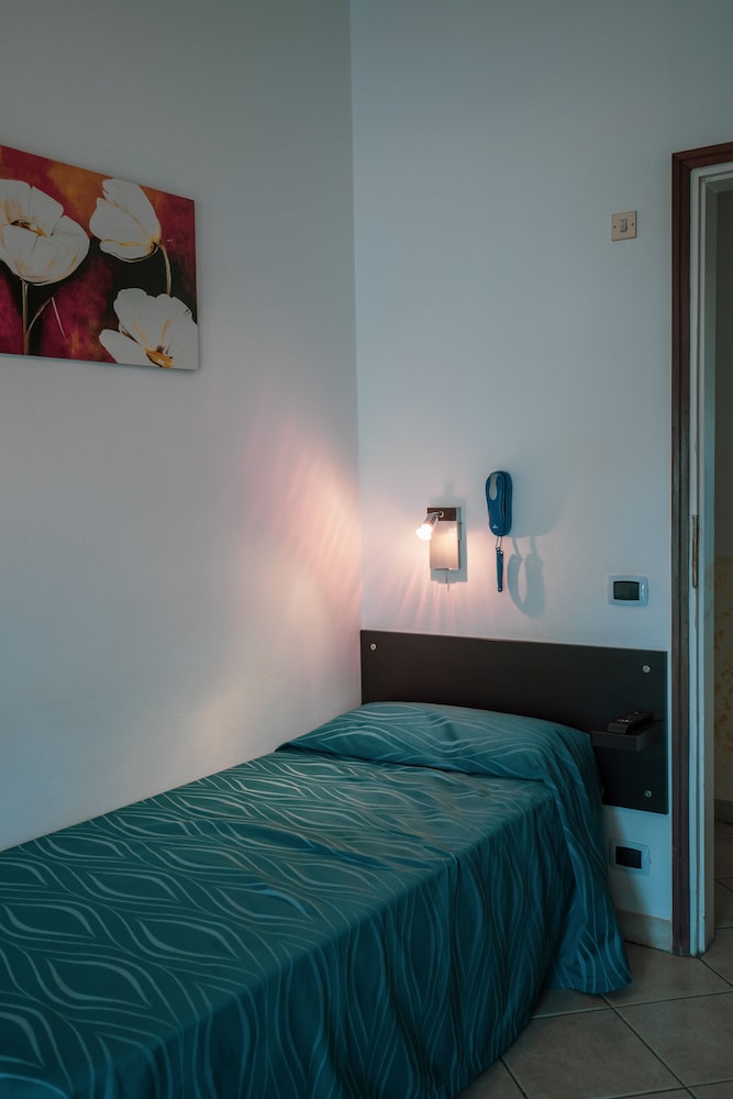 Basic Single Room, 1 Twin Bed, Courtyard View (8)