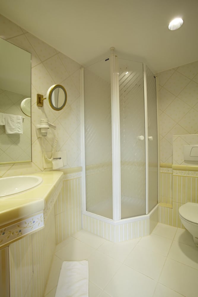 Comfort Room - Photo 9