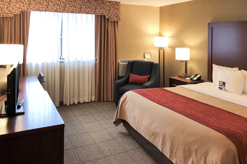 Standard Room, 1 King Bed, Non Smoking - Photo 2