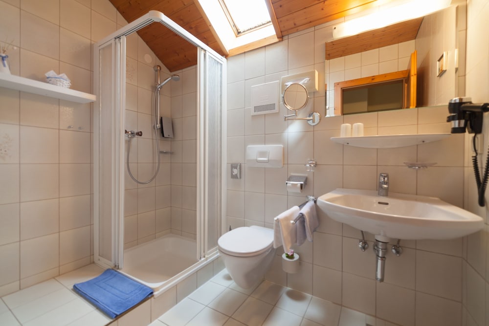 Standard Double Room, 1 King Bed, Balcony, photo 6