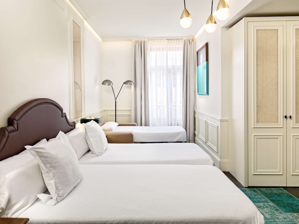 Classic Triple Room (with Sofa Bed) - Photo 6