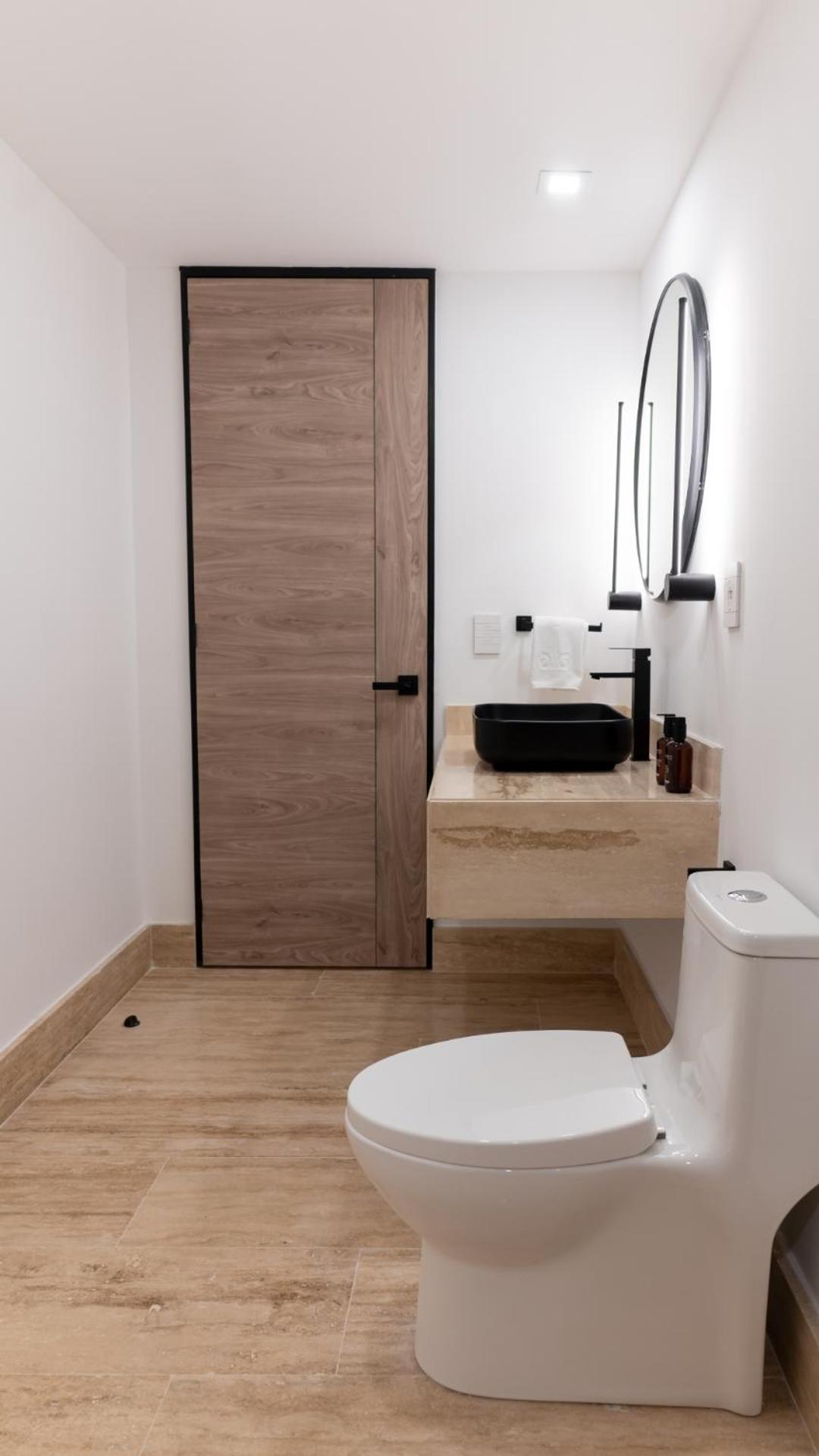 Deluxe Queen Room - Photo 9