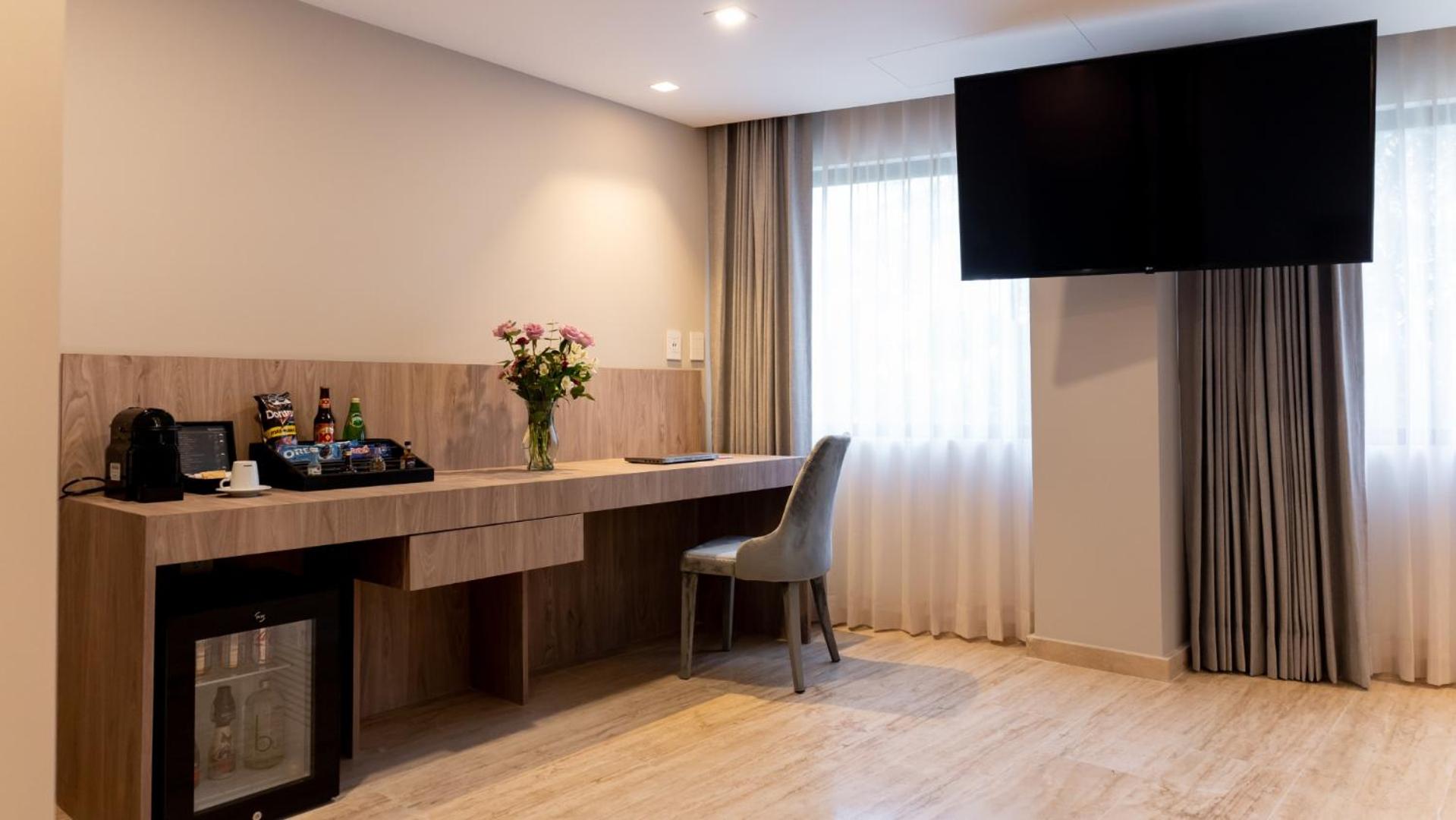 Deluxe Queen Room - Photo 5
