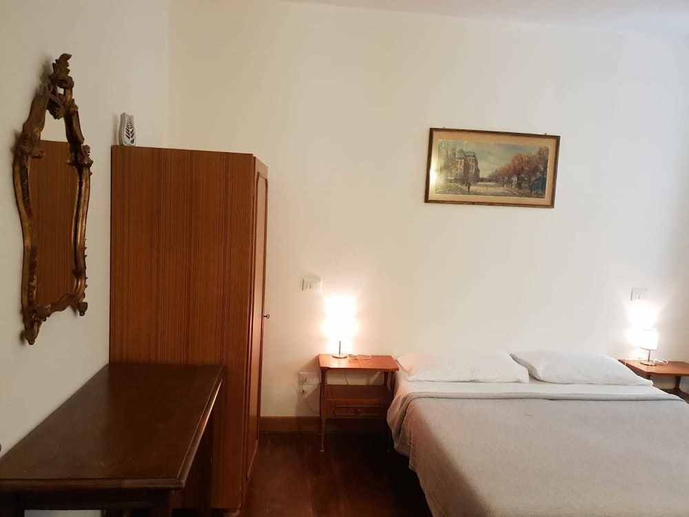 Double Room, Shared Bathroom photo 3