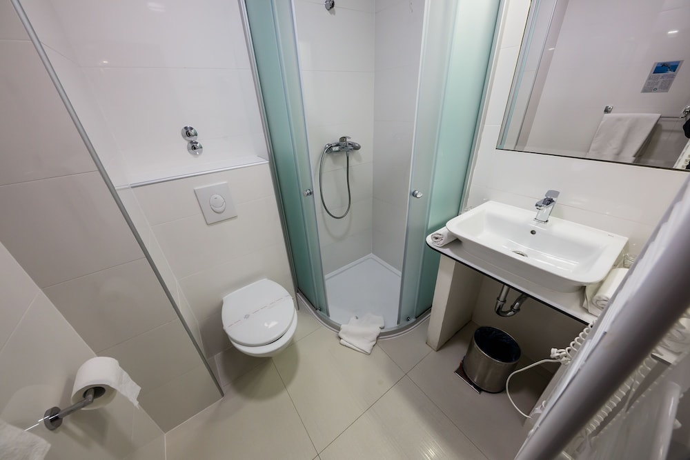 Gallery Duplex, 1 Bedroom - Photo 7