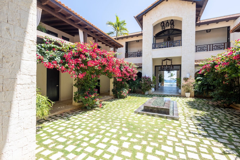 Villa photo 3