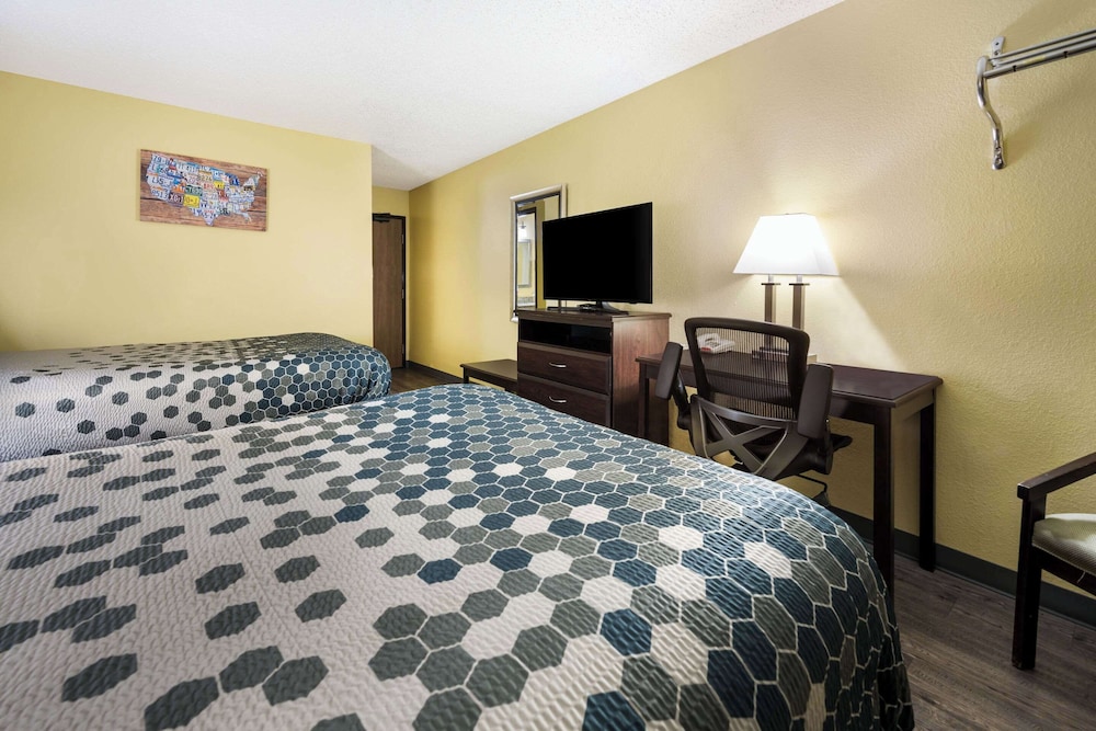 Standard Room, 2 Double Beds, Non Smoking - Photo 6