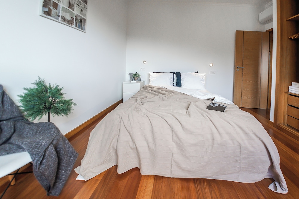 City Room photo 3