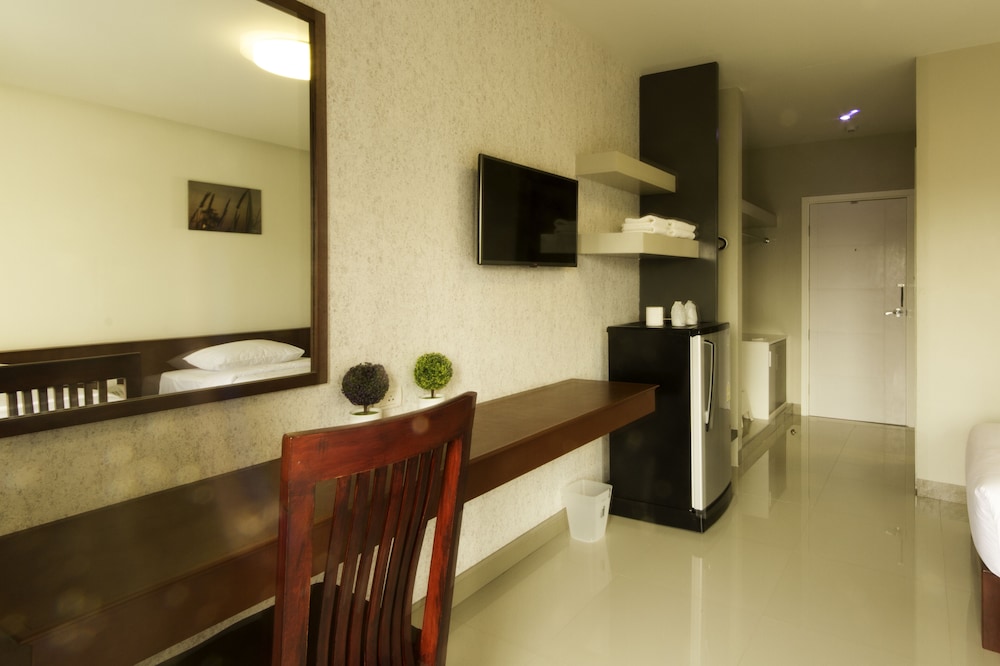 Double Room, 1 King Bed, Non Smoking, Private Bathroom photo 3
