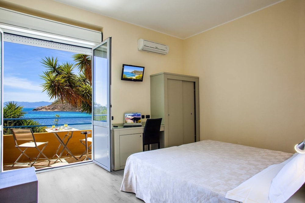 Deluxe Double Room, Sea View - Photo 2