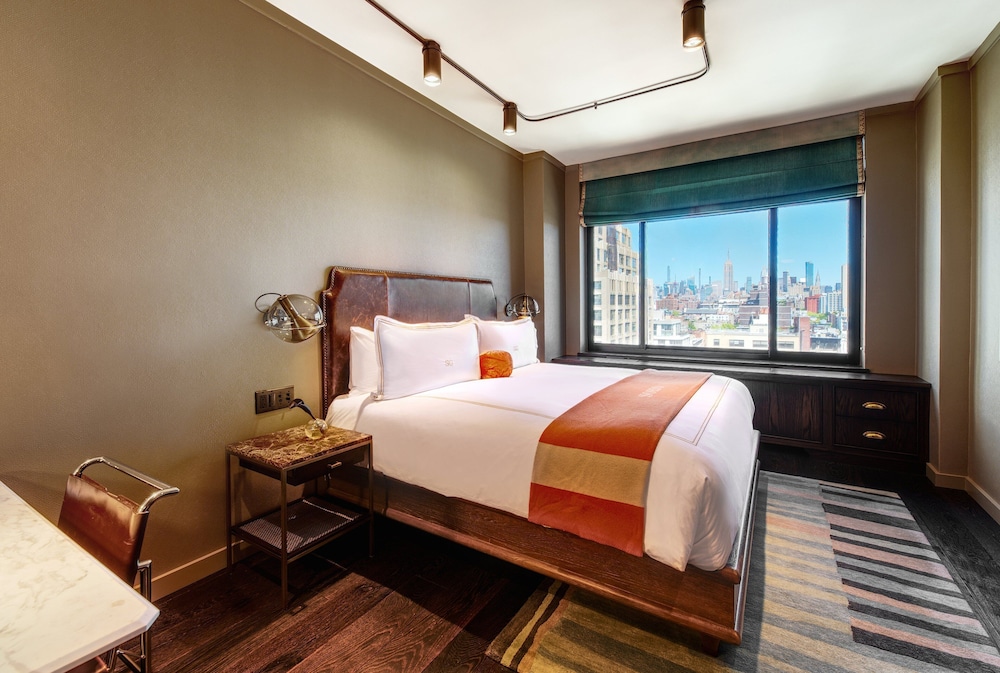 Grand Room, 1 King Bed (C)