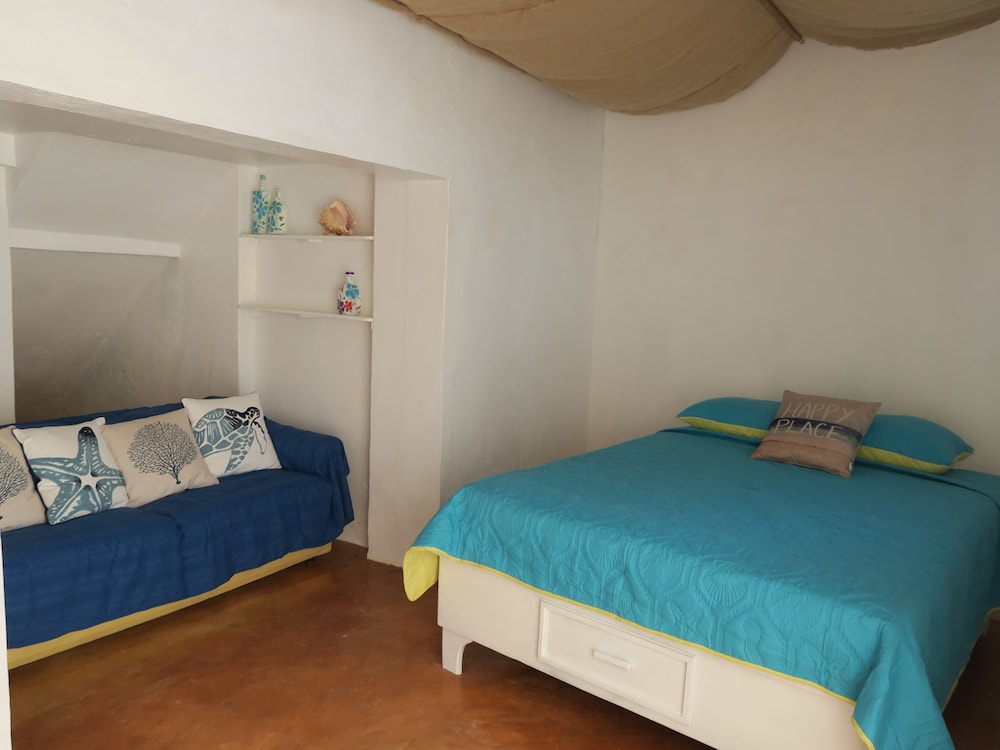 Double Room, 1 Queen Bed, Beach View, Beachfront photo 3