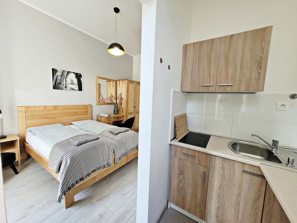 Standard Studio Suite, 1 Double Bed, City View