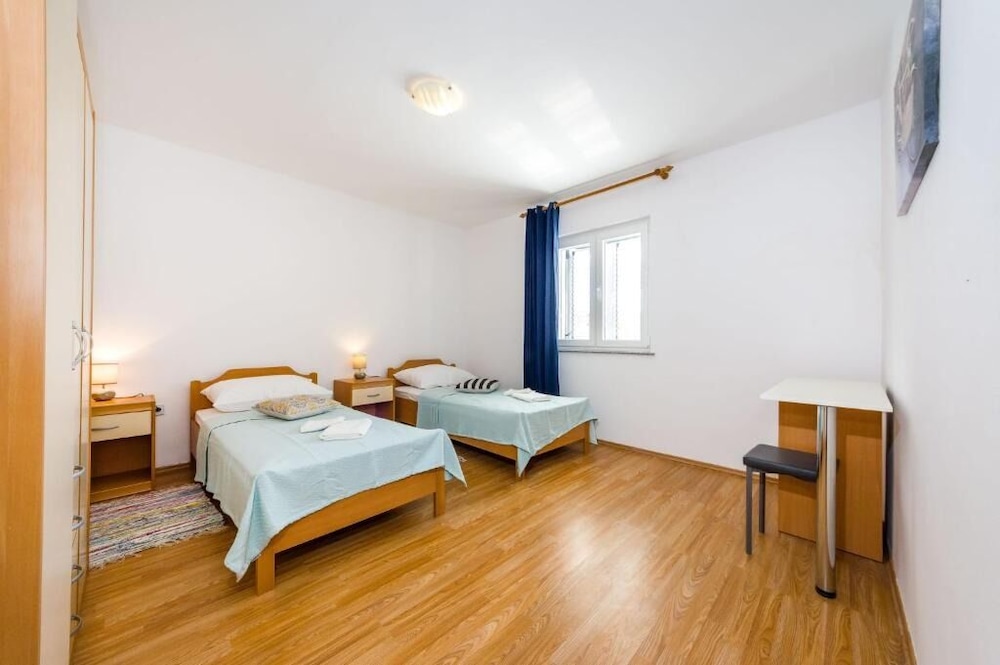 Apartment (Ivanac - close to the beach - A1 (6+2) photo 3