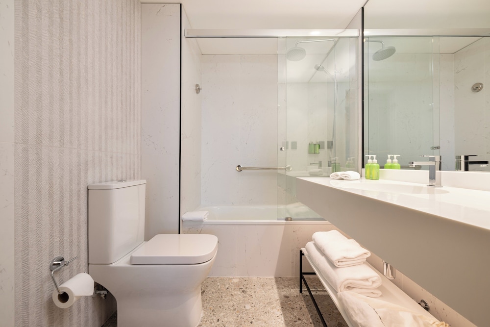 Standard Room, 1 King Bed, Mountain View (Shower Combination) - Photo 3