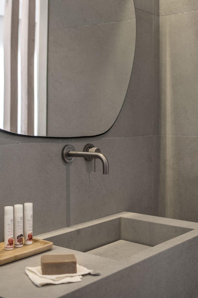 Deluxe Suite - Photo 12