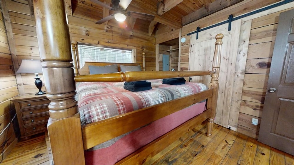 Cabin, Multiple Beds, Hot Tub, Mountain View photo 3