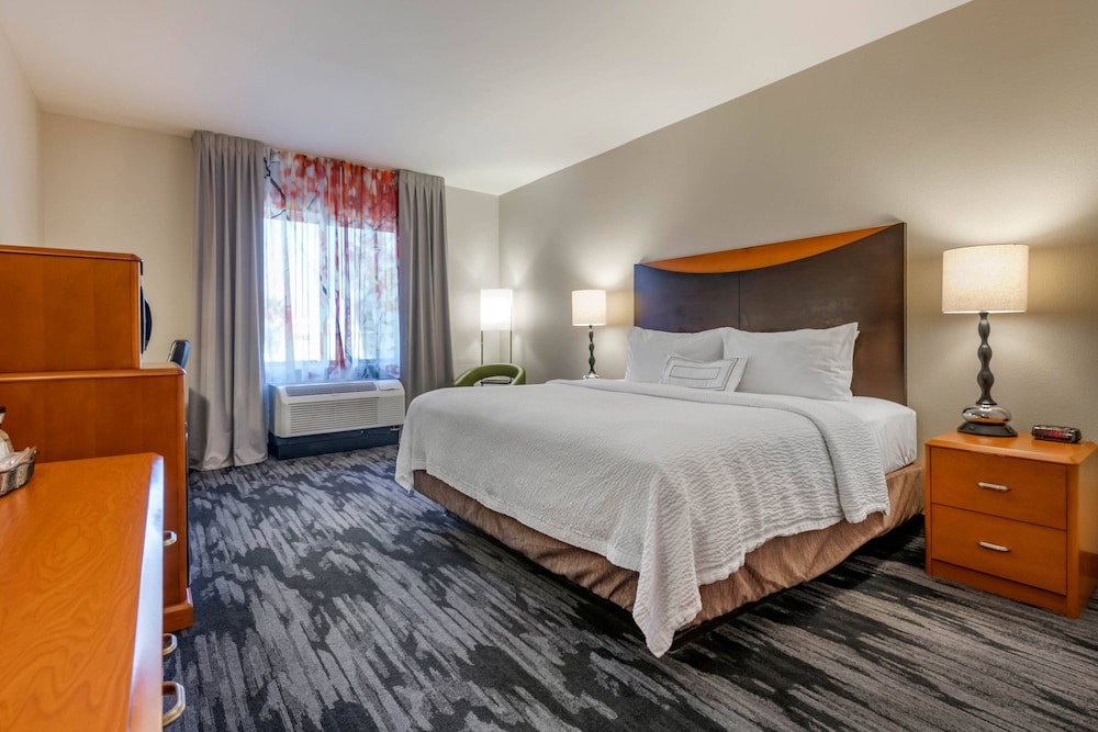 Executive Suite, 1 King Bed - Photo 2
