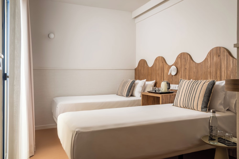 Standard Twin Room - Photo 1