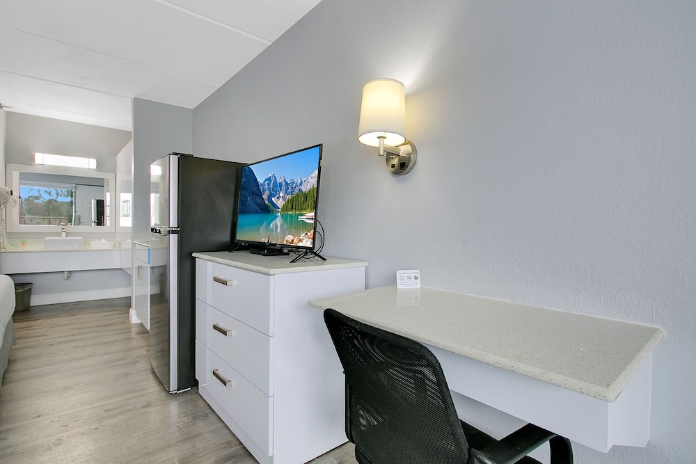 Superior Room, 2 Queen Beds, Non Smoking, Kitchenette - Photo 6