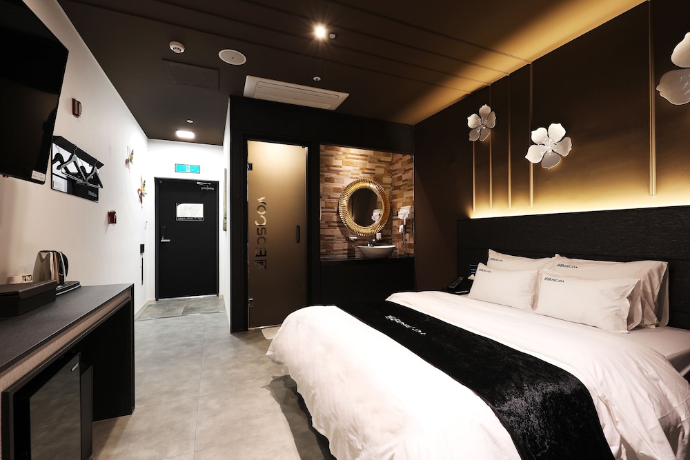 Deluxe Double Room (No Breakfast) - Photo 15