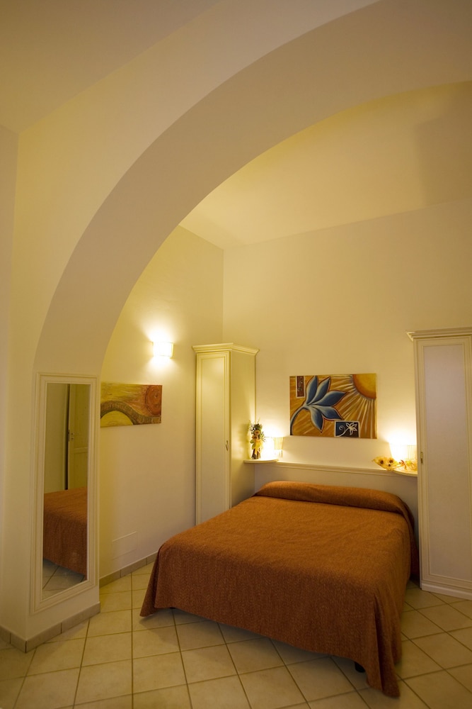 Classic Apartment, 1 Queen Bed with Sofa bed, Accessible, Kitchenette photo 2