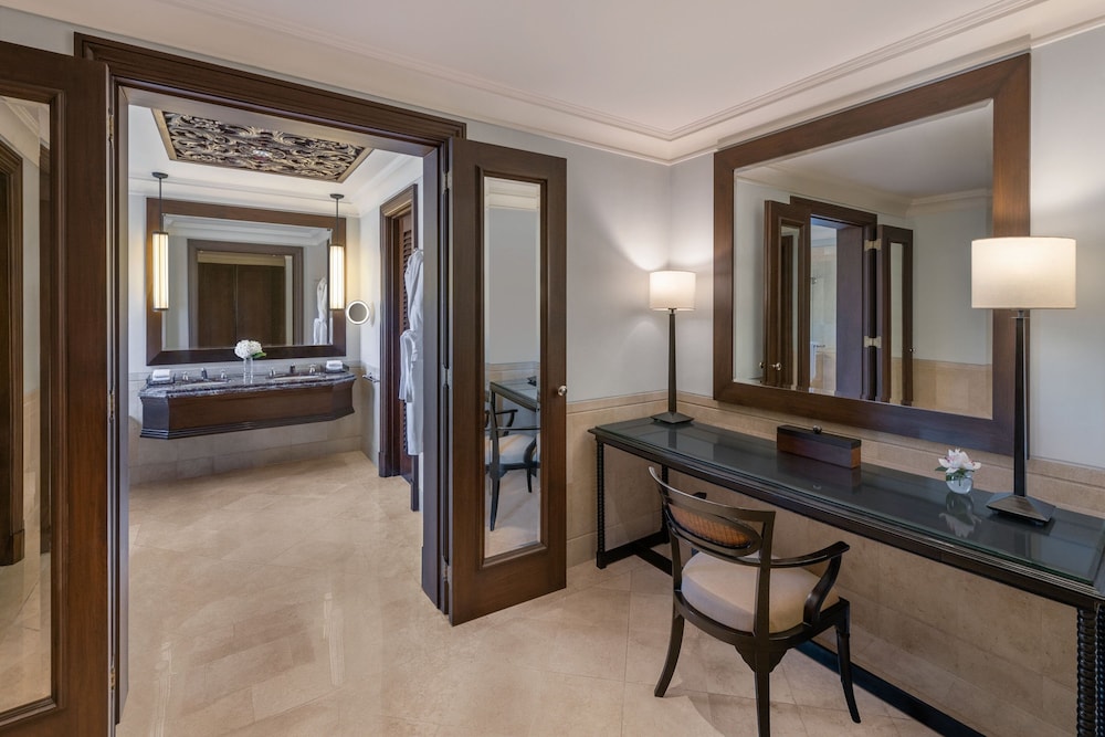 Suite, 1 Bedroom, Garden View (Balcony)