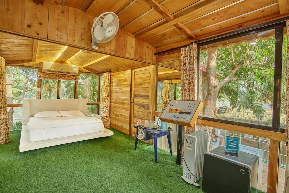 Standard Tree House, Pool View