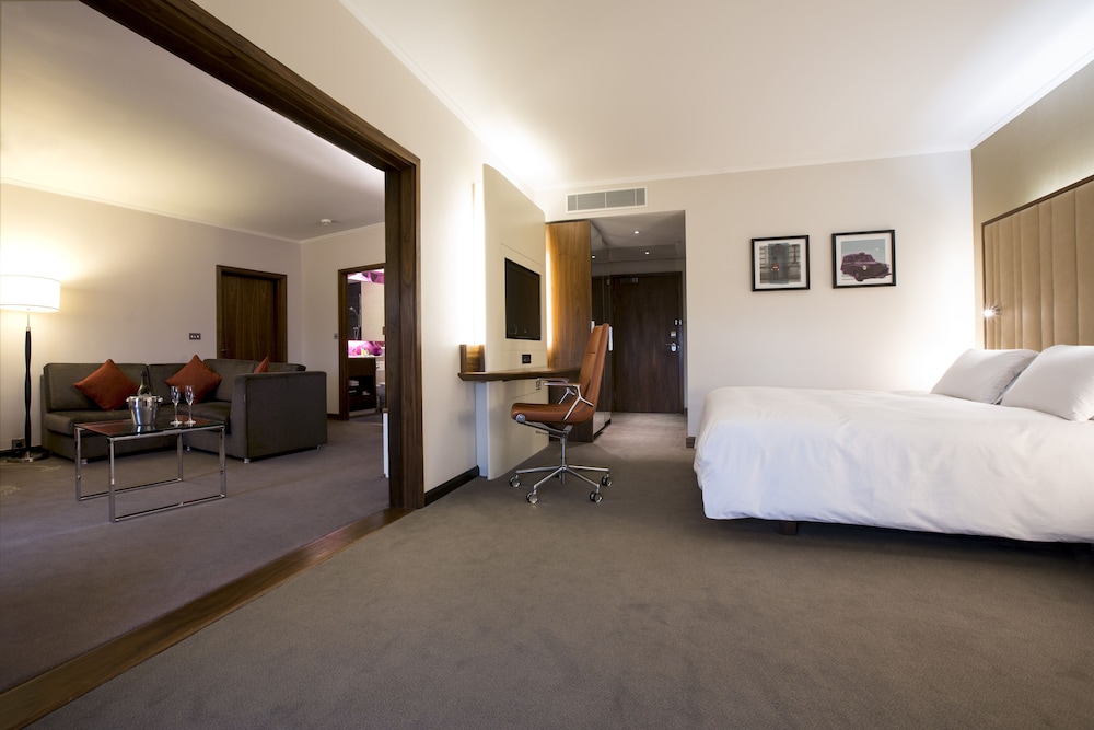 Deluxe Suite, Club Lounge Access photo 3