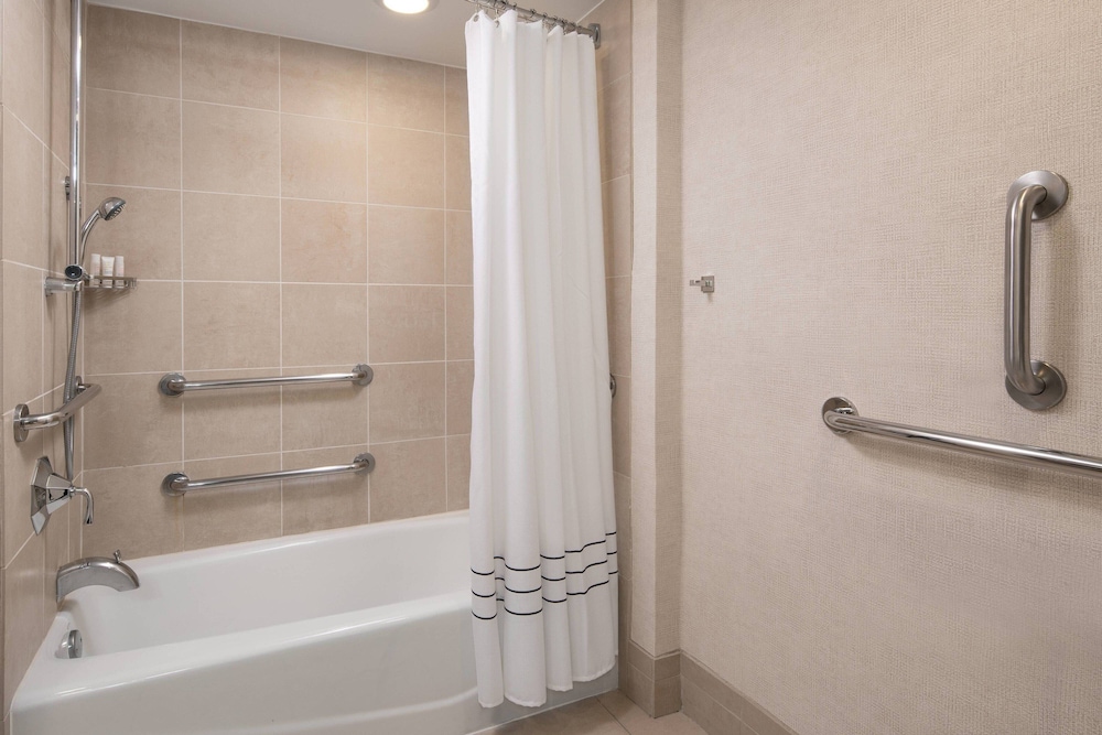 Executive Room, 1 King Bed - Photo 8