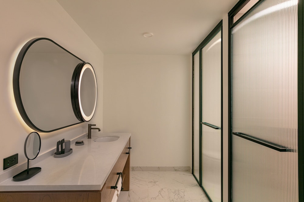 Deluxe Studio Suite, 1 Bedroom - Photo 5