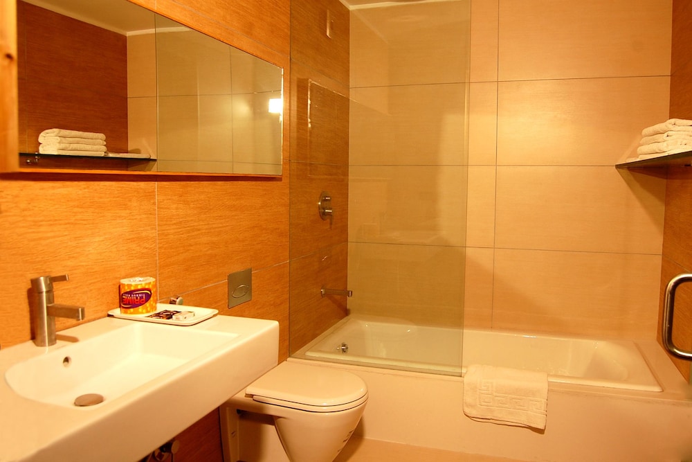 Suite - Photo 1