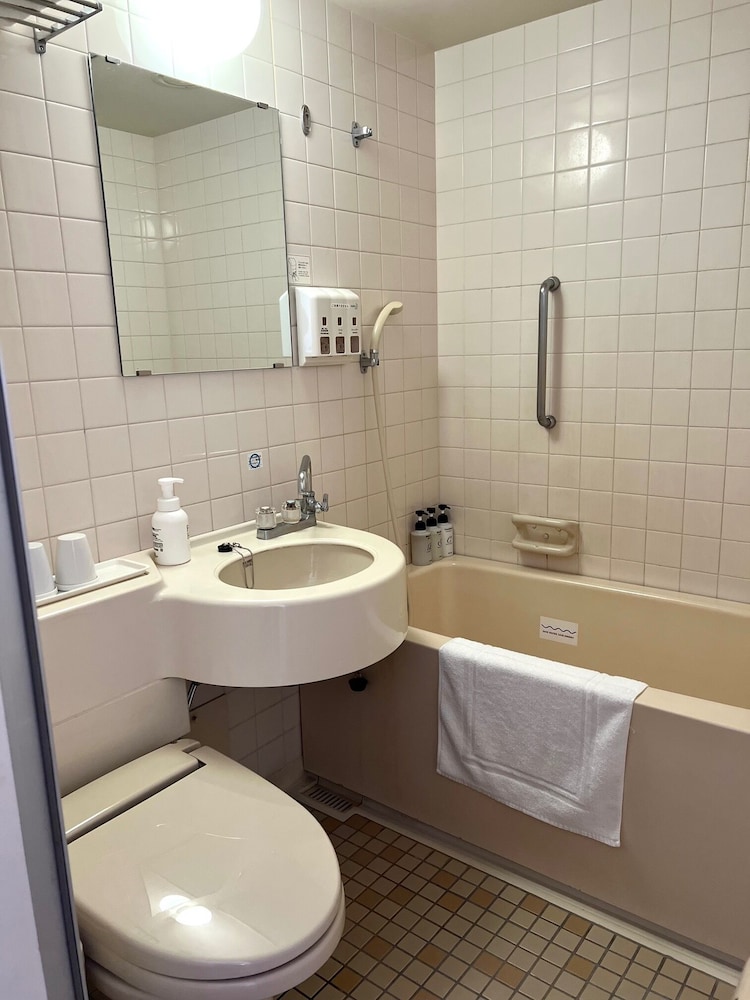 Basic Twin Room, Non Smoking - Photo 4