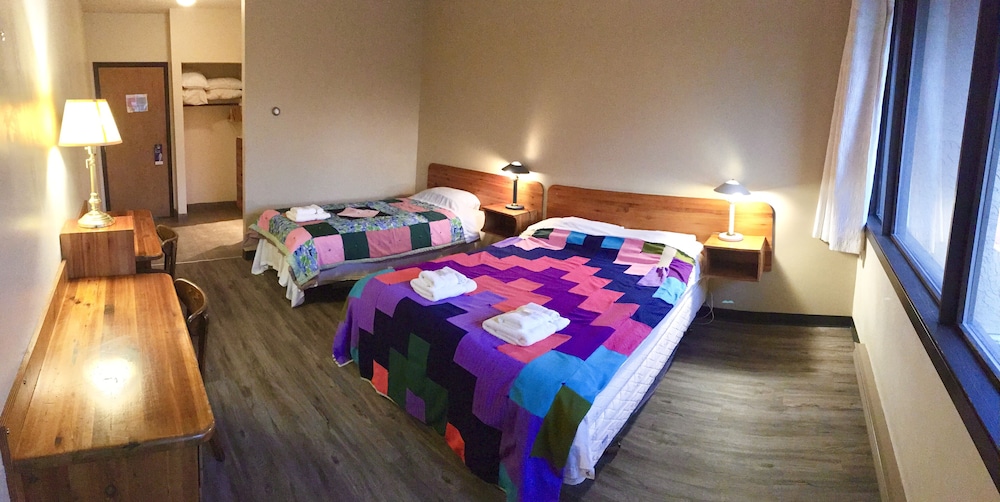 Economy Triple Room photo 2