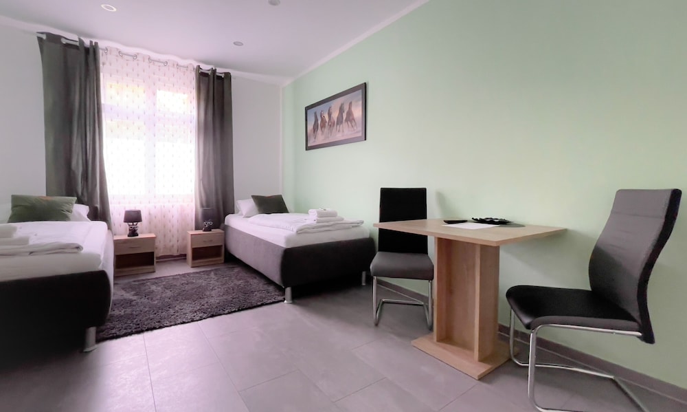 Superior Twin Room, Shared Bathroom - Photo 2