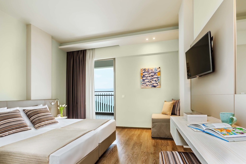 Premium Double Room, Sea Front - Photo 13