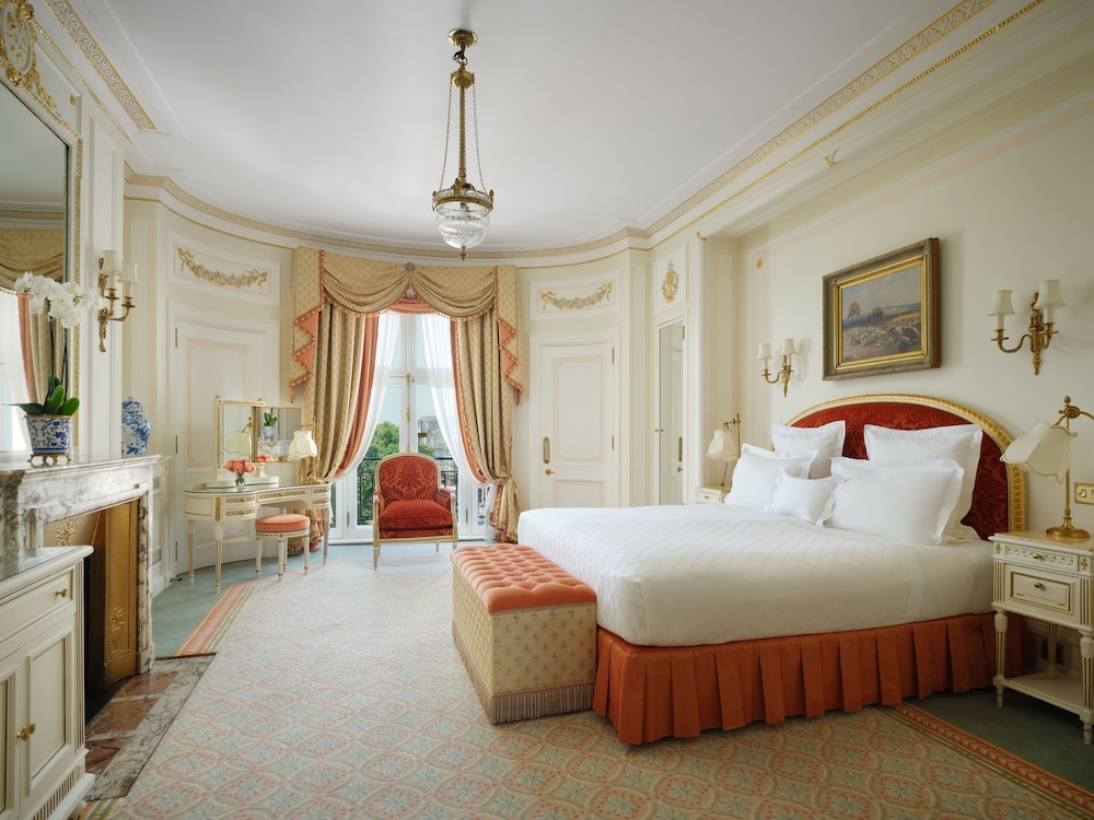 2 Bedroom Deluxe Suite