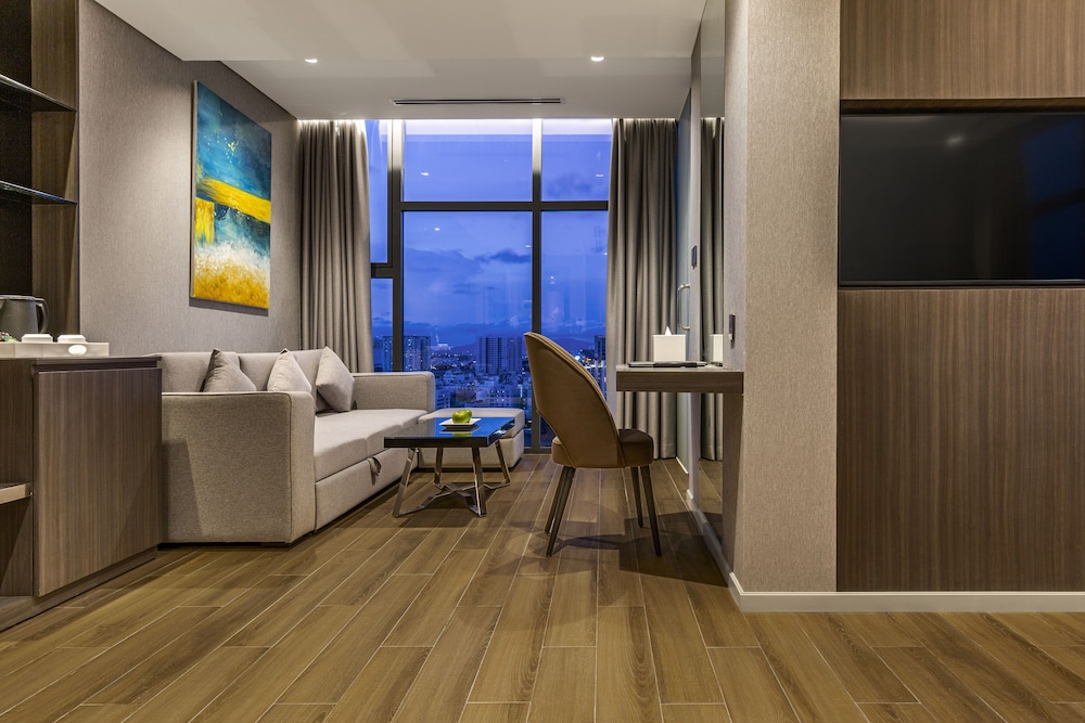Premier Pearl Oceanfront photo 3