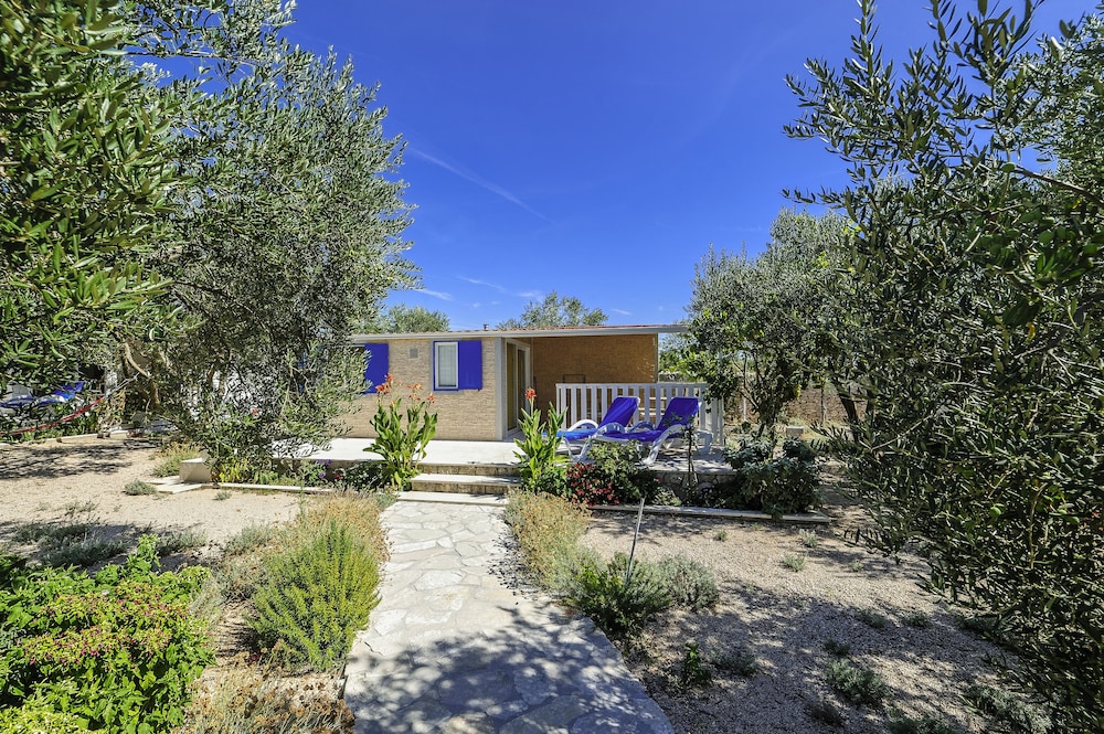 Mobile Home, 2 Bedrooms, Pool View, Poolside (L5) photo 2