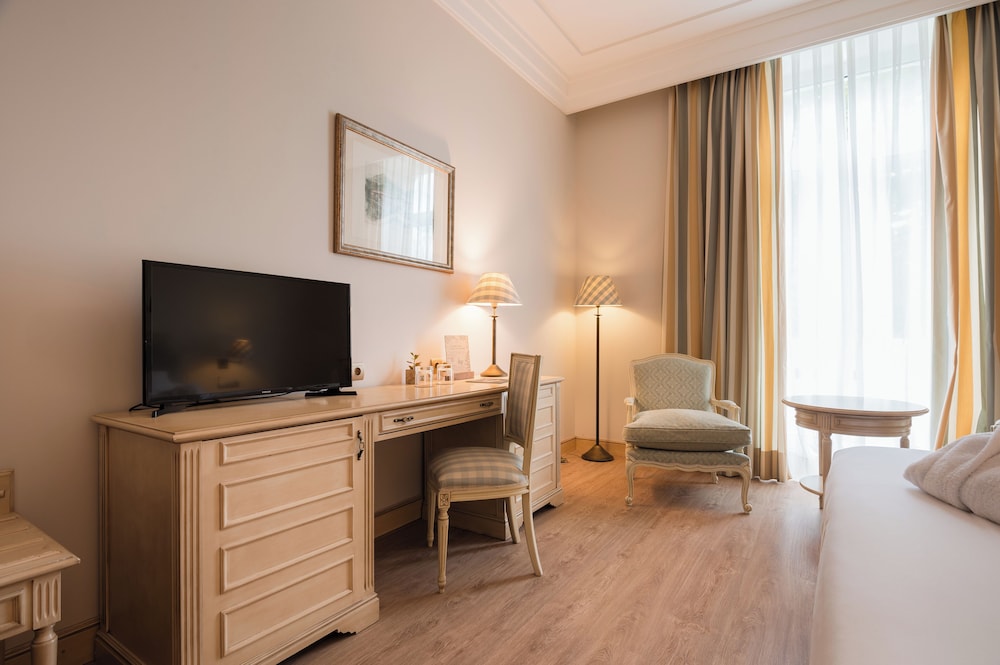 Standard Double or Twin Room - Photo 2