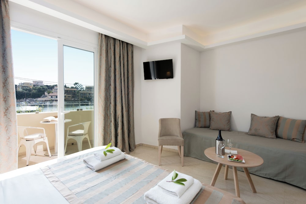 Double or Twin Room, Partial Sea View (with extra bed)