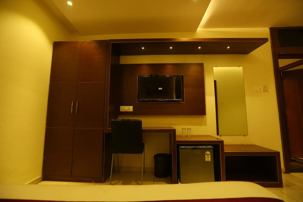 Deluxe Room - Photo 12