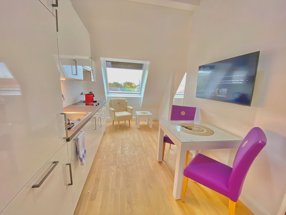 Business Apartment, 1 Queen Bed, Non Smoking, Kitchen photo 3