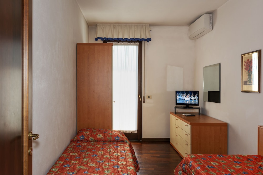 Classic Single Room, 1 Bedroom, Pool Access, Garden View