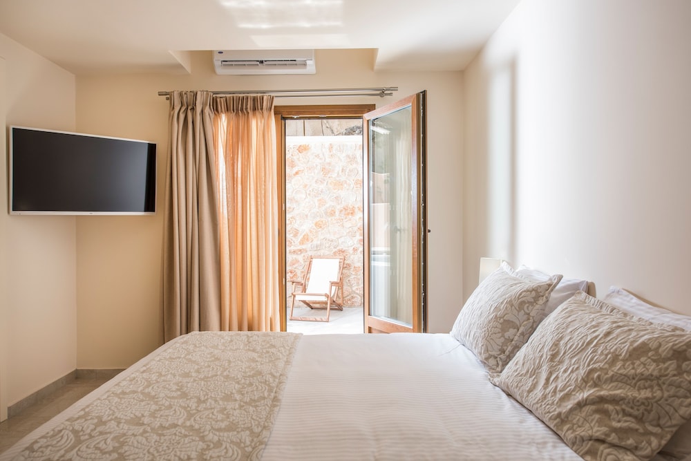 Classic Suite, Garden View (& private Jetted Tub) - Photo 1