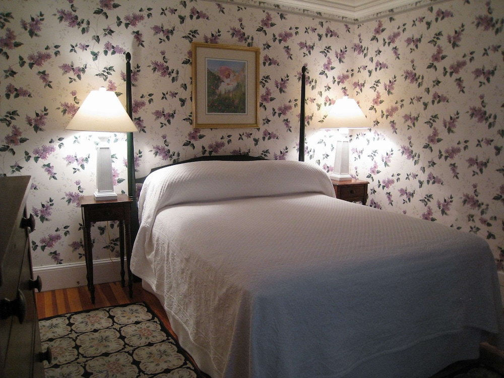 Room, 1 Queen Bed (Garden) photo 1