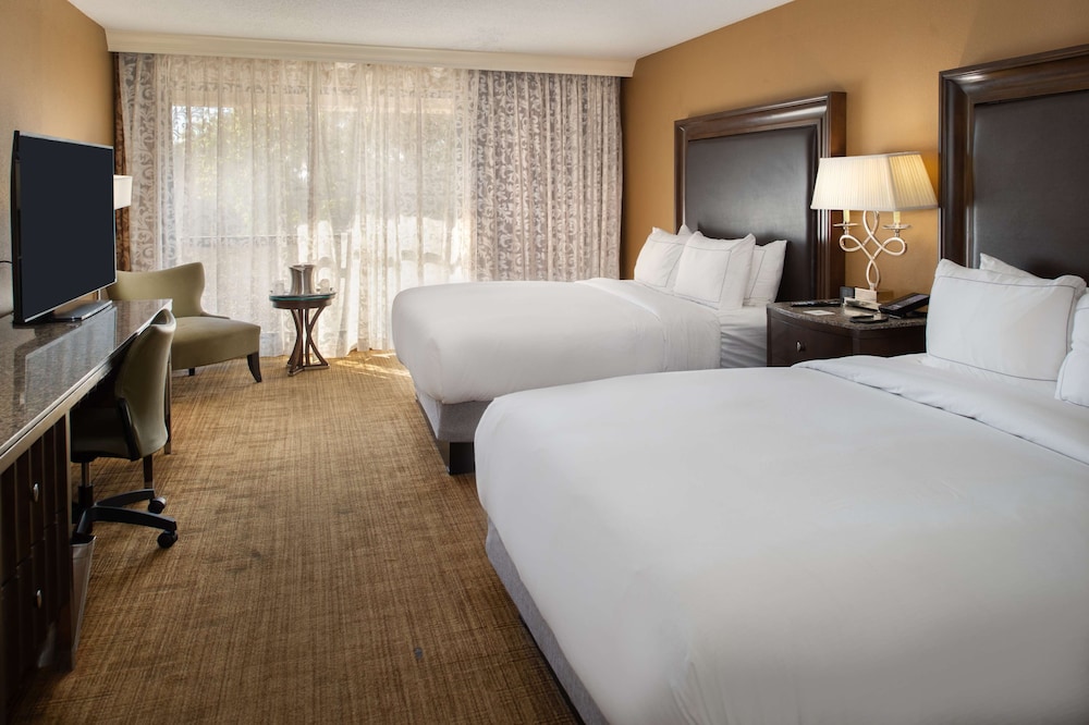Standard Room, 2 Queen Beds - Photo 4