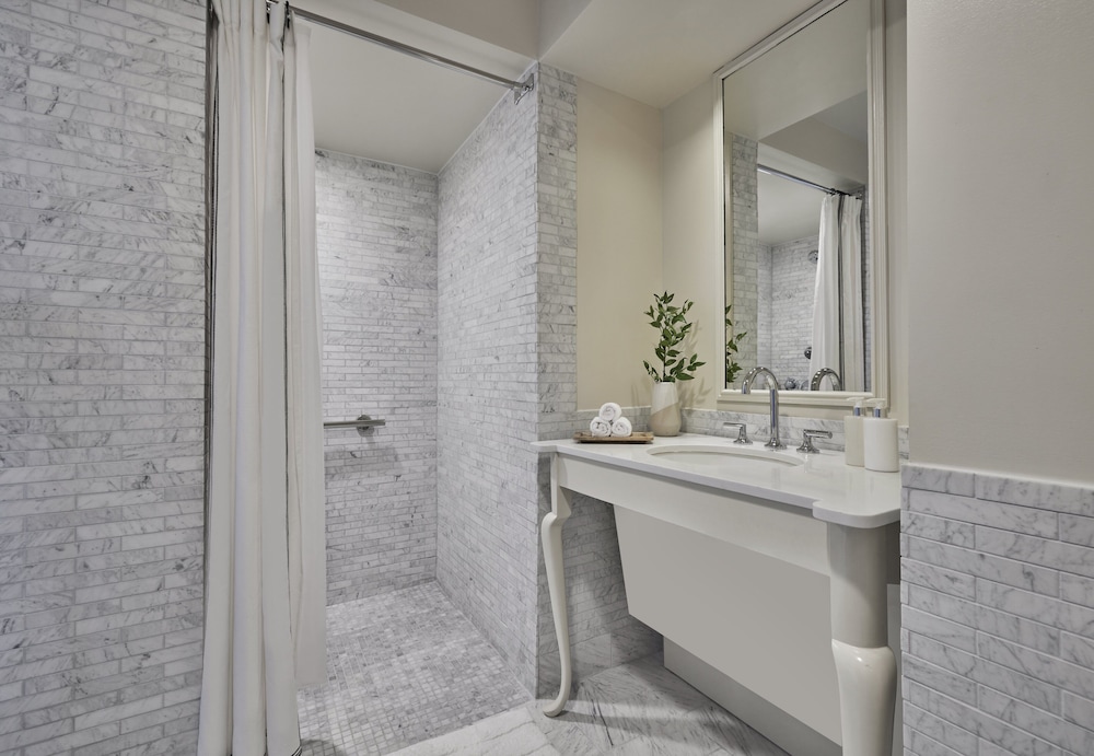 Room, 1 King Bed, Accessible, City View (Viceroy) thumbnail 5